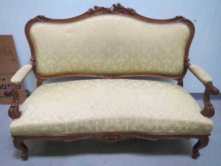 4964 - Sofa rokoko styl zluty brokat  poskozena rezba  D - 150 cm  7 900 kc